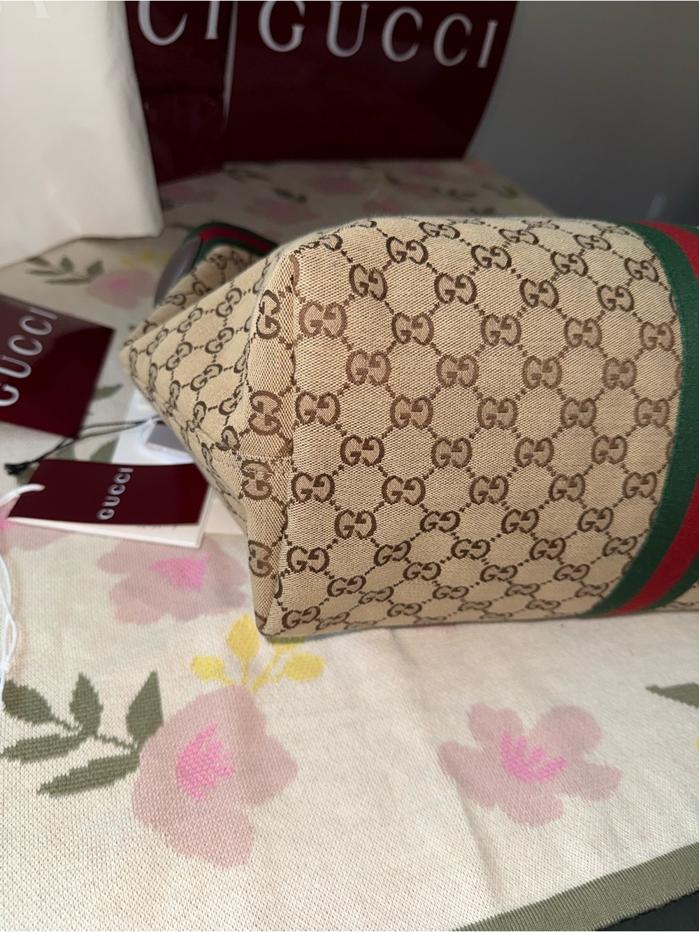 Authentic Gucci Giglio large GG canvas tote bag with with detachable pouch. - Picture 8 of 17